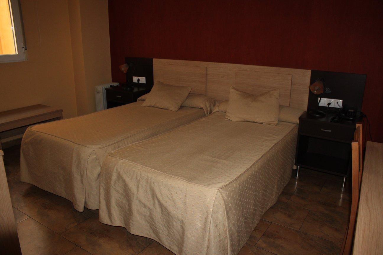 Hotel Los Chiles Вільянуева-дель-Арсобіспо Екстер'єр фото