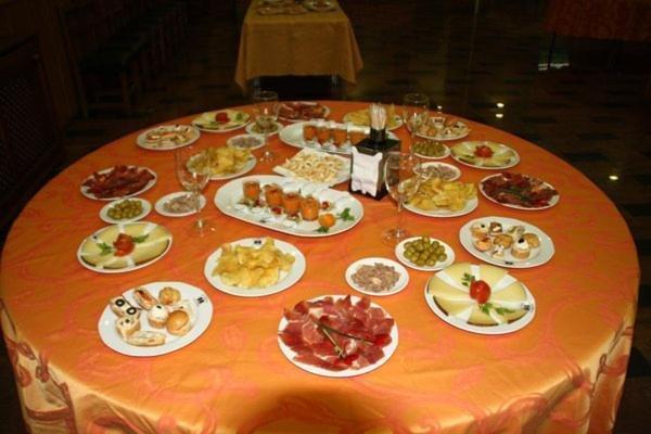 Hotel Los Chiles Вільянуева-дель-Арсобіспо Ресторан фото