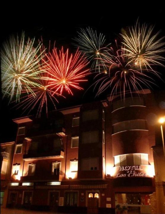 Hotel Los Chiles Вільянуева-дель-Арсобіспо Екстер'єр фото