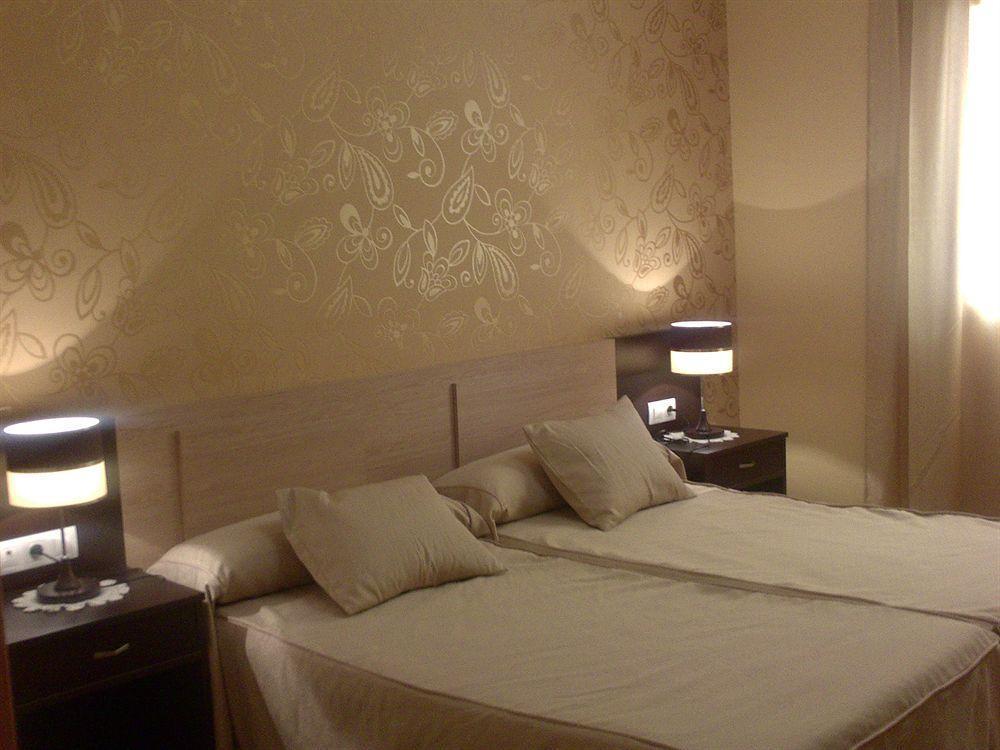 Hotel Los Chiles Вільянуева-дель-Арсобіспо Номер фото